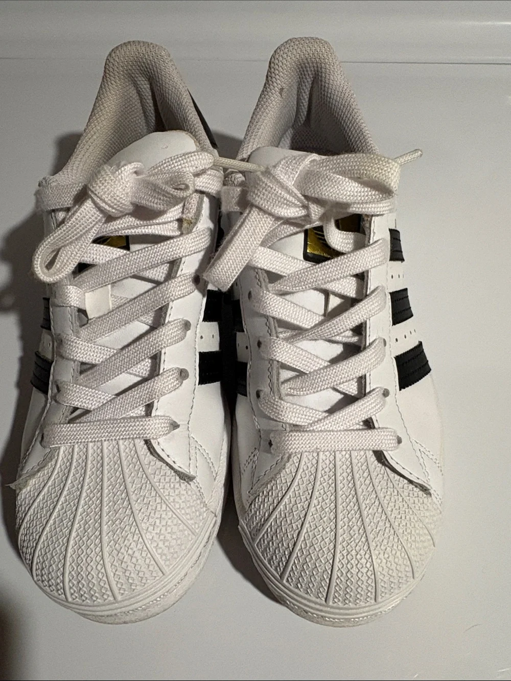 Adidas Superstar Big Kid Sneaker with white & black Shell-Toe Gold Accents